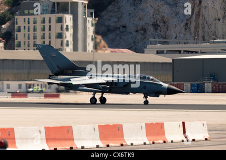 Aerei Tornado ZD848 a RAF aeroporto di Gibilterra. 11 luglio 2012, Gibilterra, Regno Unito. Foto Stock