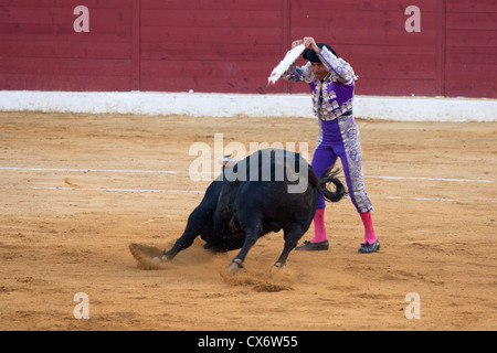 La corrida in Spagna. 21 luglio 2012, La Linea de la Concepcion, Spagna. Foto Stock