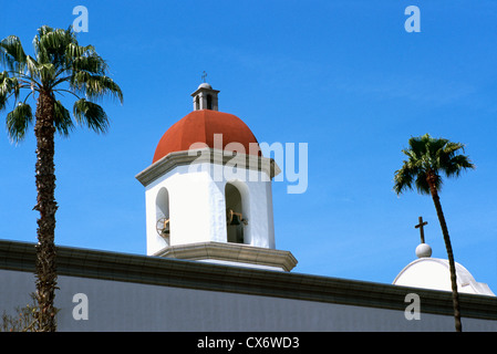 Basilica della Missione di San Juan Capistrano, California, Stati Uniti d'America - Torre Campanaria su una chiesa cattolica romana Foto Stock