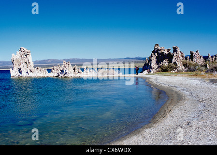Lago mono, California, Stati Uniti d'America - Torri di tufo e le formazioni rocciose nei pressi di Lee Vining Foto Stock