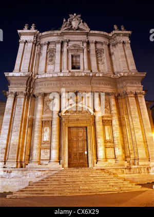 Roma - MARZO 21: notturni di facciata di San Luca e Martina chiesa il 21 marzo 2012 a Roma, Italia. Foto Stock