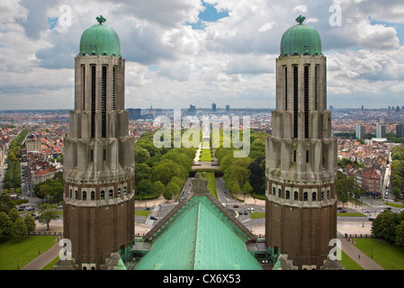 Bruxelles - outlook dal Basilica nazionale del Sacro Cuore per il quartiere finanziario. Foto Stock