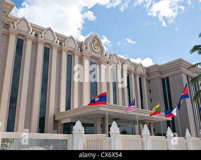 Il Palazzo della Pace, uno dei numerosi edifici governativi lungo la Confederazione de la Russie in Phnom Penh Cambogia Foto Stock