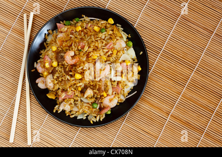 Speciale riso fritto piatti cinesi serviti presso i ristoranti Foto Stock