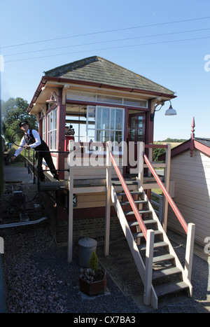 Segnalatore a Wittersham segnale stradale casella del Kent e East Sussex linea ferroviaria, Kent, Regno Unito, GB Foto Stock