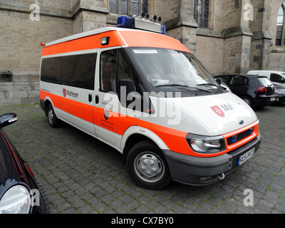 Il Malteser Ford 100 T300 Ambulanse, Stadverband Xanten Foto Stock