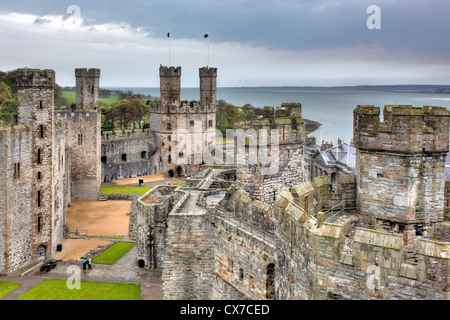 Castello, Caernarfon, Gwynedd, Wales, Regno Unito Foto Stock