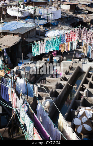 Dhobi Ghat di Mumbai, altrimenti noto come il più grande del mondo di servizio lavanderia Foto Stock