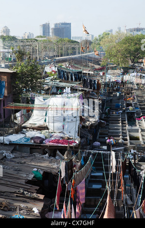 Dhobi Ghat di Mumbai, altrimenti noto come il più grande del mondo di servizio lavanderia Foto Stock