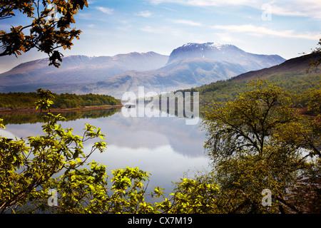 Ben Nevis sul Loch Eil da A861nella zona di Blaich Achaphubuil e. Scozia Foto Stock