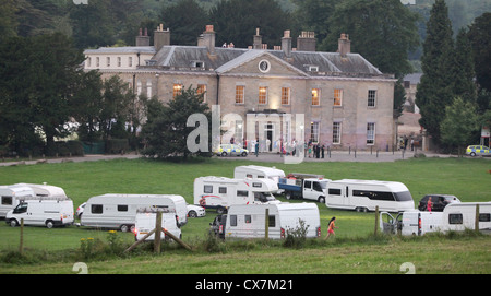 I viaggiatori scendere su Stanmer House vicino a Brighton durante un matrimonio. Foto di James Boardman. Foto Stock