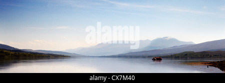 Ben Nevis sul Loch Eil da A861nella zona del sud e Garvan Duisky. Scozia Foto Stock