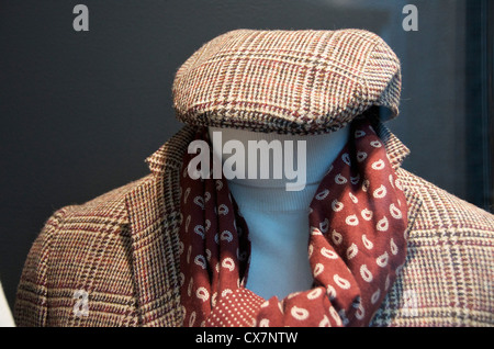 Mannequin headless con verifica abbigliamento, polo collo e sciarpa, Foto Stock