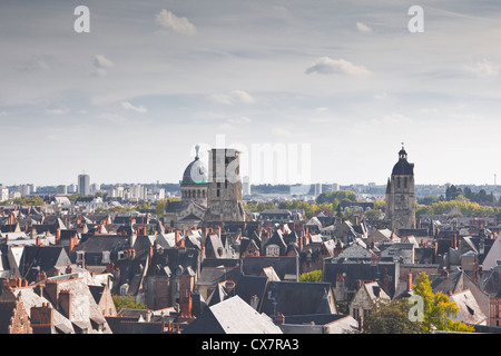Cercando sui tetti della città di Tours in Francia Foto Stock