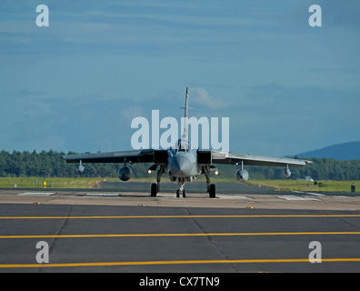 Panavia GR4 Tornados a RAF Lossiemouth, murene. Grampian Regione Scozia. Foto Stock