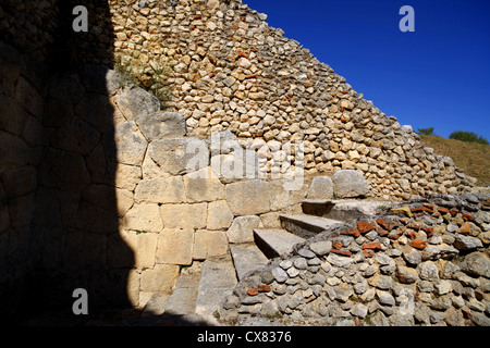 Resti dell antica città romana Alba Fucens nei pressi di Avezzano in Abruzzo, Italia. Foto Stock