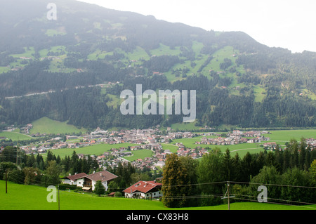 Austria, Tirolo, Zillertal, Mayrhofen vista in elevazione Foto Stock