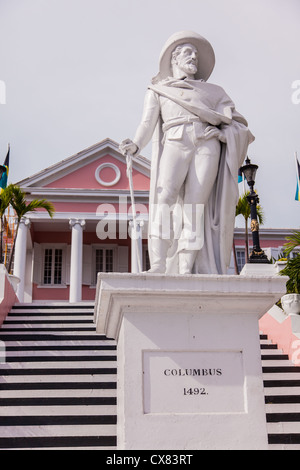 Christopher Columbus statua di fronte al palazzo del governo a Nassau, Bahamas. Foto Stock