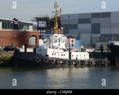 Il rimorchiatore '''Taucher O. Wulf 3'" nel porto di Cuxhaven, Germania Foto Stock