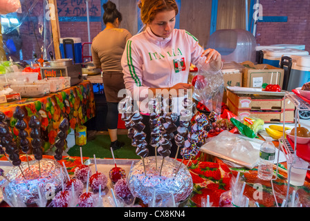 New York, NY, STATI UNITI D'AMERICA, Little Italy Area, San Gennaro il cibo italiano Street Festival, bancarelle su Mulberry Street. Foto Stock