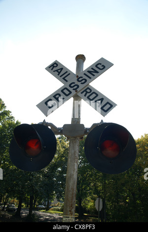 Stile Americano railroad segnale di attraversamento Foto Stock