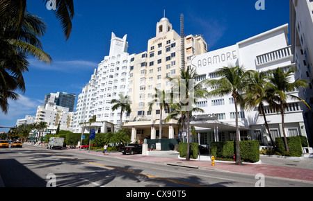 Fila di edifici dell'hotel nel quartiere Art Deco di South Beach, Miami Beach, Florida, Stati Uniti d'America. Foto Stock