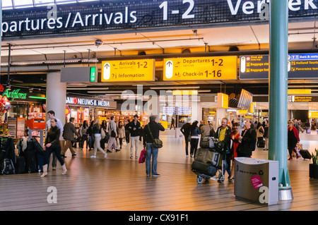 All'interno l'aeroporto di Schiphol Foto Stock