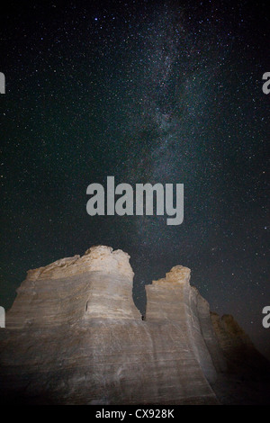 Le formazioni rocciose a monumento rocce, Chalk piramidi, Gove County, Kansas, STATI UNITI D'AMERICA Foto Stock