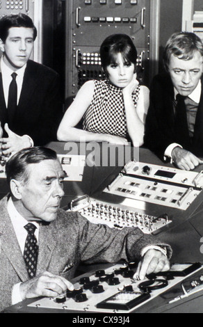 La ragazza da U.N.C.L.E. (TV) la ragazza da zio (ALT) LEO G CARROLL RANDY KIRBY STEFANIE POTERI NOEL HARRISON GFU 004 Foto Stock