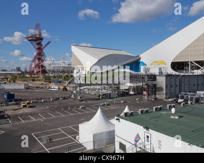 Le nuove strade e servizi attorno alla London 2012 Olympic Park, mostrando eredità dei giochi Foto Stock