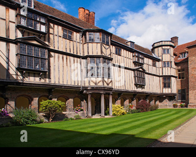 Un cortile interno Queens College di Cambridge University Foto Stock