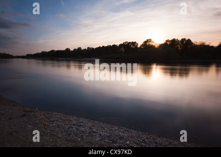 Tramonto sul fiume Ticino (Italia) Foto Stock