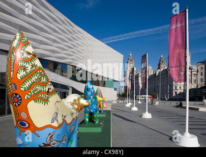 Il Royal Liver Building grado che ho elencato la costruzione si trova a Liverpool, in Inghilterra. Pier Head Cunard Building e il porto di Liverpool Foto Stock