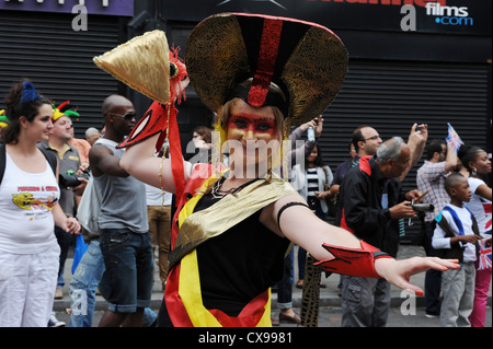 Donna in parata al carnevale di Notting Hill Lunedì 27 Agosto 2012. Foto Stock