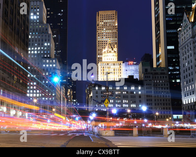 5Th Ave il traffico nella città di New York Foto Stock