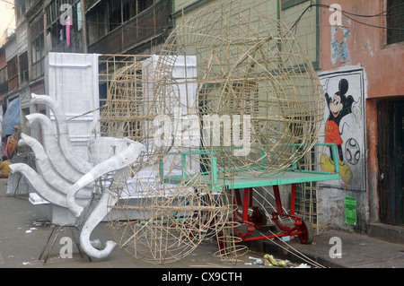 Sculture in costruzione al Kumatili, Calcutta, West Bengal, India Foto Stock