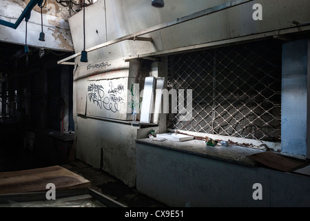 A mezzogiorno al mercato Kapani in Salonicco, Grecia. Foto Stock