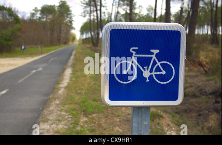 Itinerario in bicicletta nei pressi della costa atlantica, Mimizan, Francia. Foto Stock