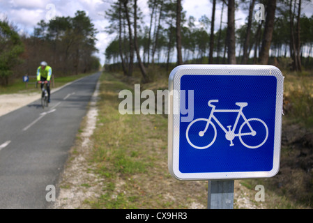 Itinerario in bicicletta nei pressi della costa atlantica, Mimizan, Francia. Foto Stock