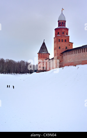 Le mura e le torri di Novgorod Cremlino, Veliky Novgorod, Novgorod, Russia Foto Stock