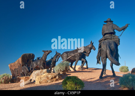 Journey's End, scultura in bronzo di Reynaldo 'Sonny' Rivera al Museo Hill, Santa Fe, New Mexico, NEGLI STATI UNITI Foto Stock