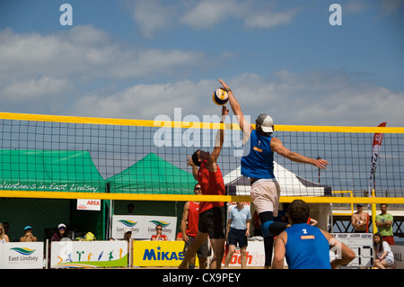 Pallavolo sulla spiaggia di Skegness Foto Stock