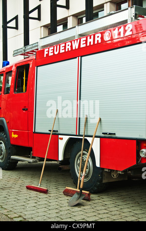 Il tedesco dei vigili del fuoco auto con granate Foto Stock