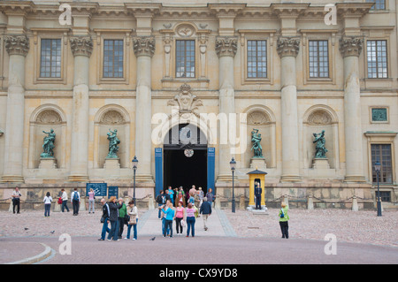 Slottsbacken piazza di fronte Kungliga Slottet il Palazzo Reale a Gamla Stan la città vecchia a Stoccolma Svezia Europa Foto Stock