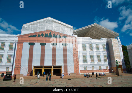 Universitet l'Università principali edifici undergoind ristrutturazione lungo la Karl Johans Gate street Sentrum centrale di Oslo Norvegia Europa Foto Stock