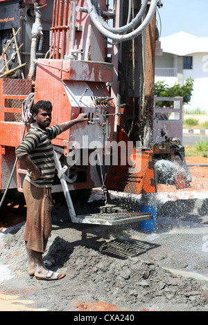 Foro per la perforazione di pozzi Andhra Pradesh in India del Sud Foto Stock