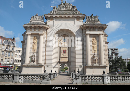 La Porte de Parigi Arco di Trionfo (parte delle antiche mura della città di Lille) nella bella Lille, Francia. Foto Stock