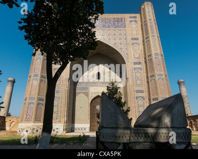 Qibla ayvan, Bibi Khanum moschea, Samarcanda, Uzbekistan Foto Stock