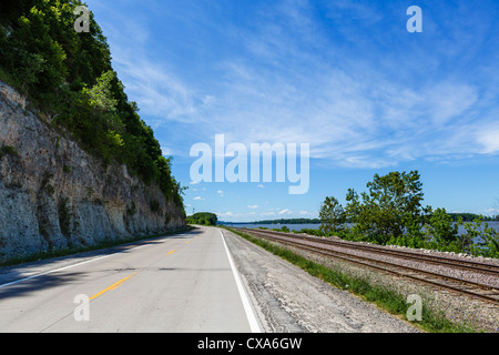 Il grande fiume Road (MO 78) lungo il fiume Mississippi tra Annibale e St Louis, Missouri, Stati Uniti d'America Foto Stock