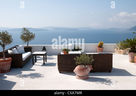 terrazza sul tetto di lusso a oia, santorini, grecia Foto Stock